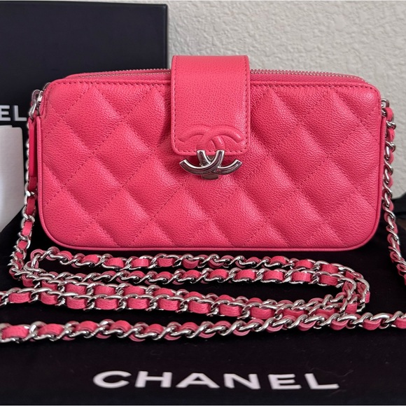 CHANEL Handbags - ❌SOLD❌CHANEL CC Caviar Quilted Box Clutch on Chain